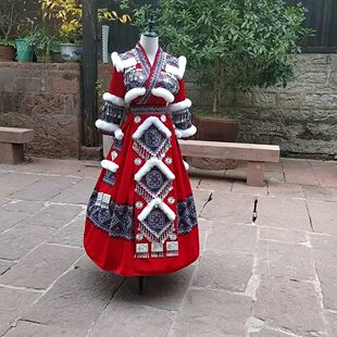 新款苗族服装暗红色套装长袖斜襟长裙女土家族云南舞蹈演出服旅拍