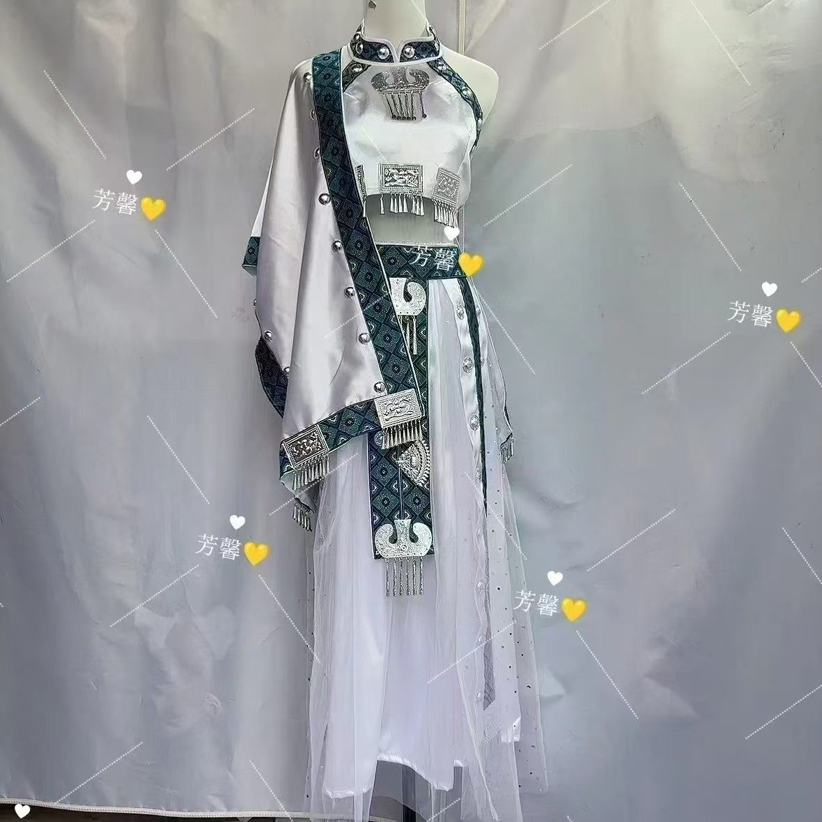 cos苗疆少年少女少数民族白色星月套装舞台演出旅拍摄影服饰写真