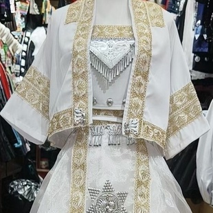 新款服装苗疆少女简约外套民族旅拍清新白色土家族上衣苗寨摄影
