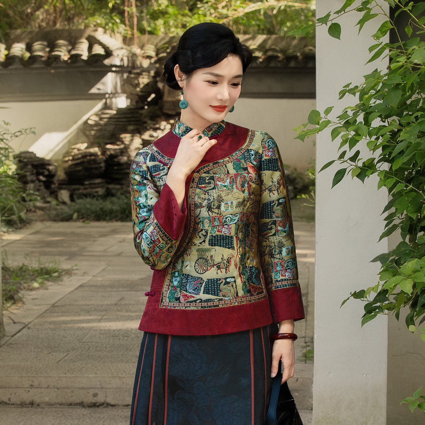 华族经典女士唐装高端蜀锦真丝中式立领盘扣加绒厚旗袍上衣251103