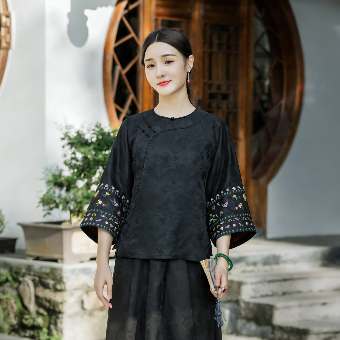 华族经典唐装女桑蚕丝新中式重锻香云纱高端盘扣刺绣姐姐服上衣
