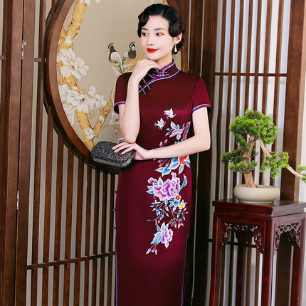 华族经典手推绣旗袍长款短袖酒红色高档夏季中式复古刺绣日常开衩
