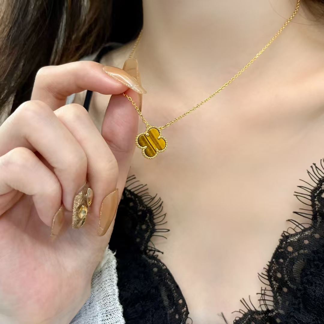 圣诞款四叶草单花v金项链女18K金轻奢首饰莫桑钻吊坠显气质锁骨链