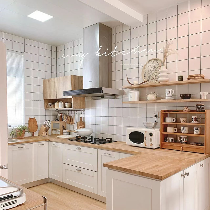 北欧格子小白砖卫生间面包