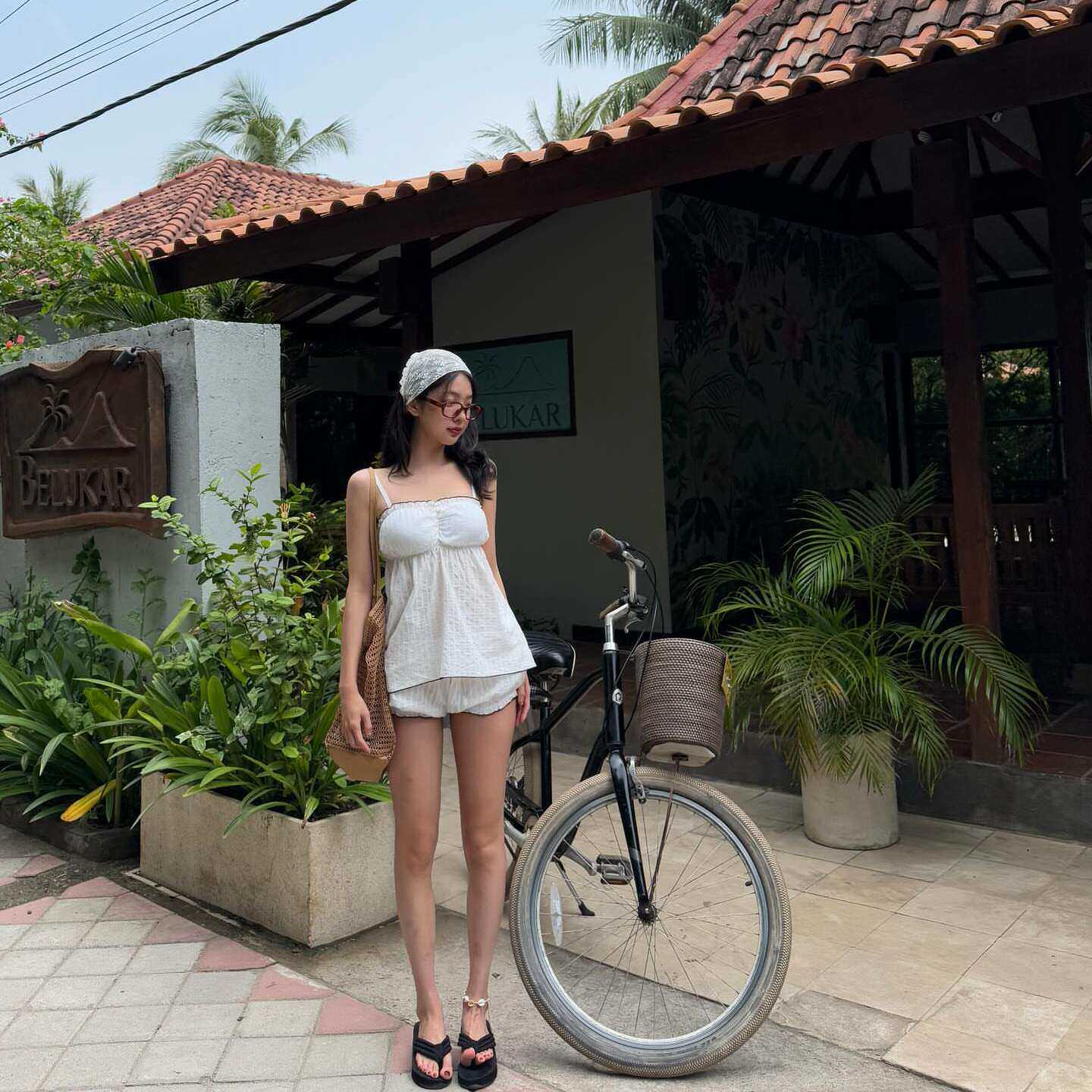 可爱少女度假风白色抹胸分体泳衣女遮肉显瘦花苞套装性感气质泳装