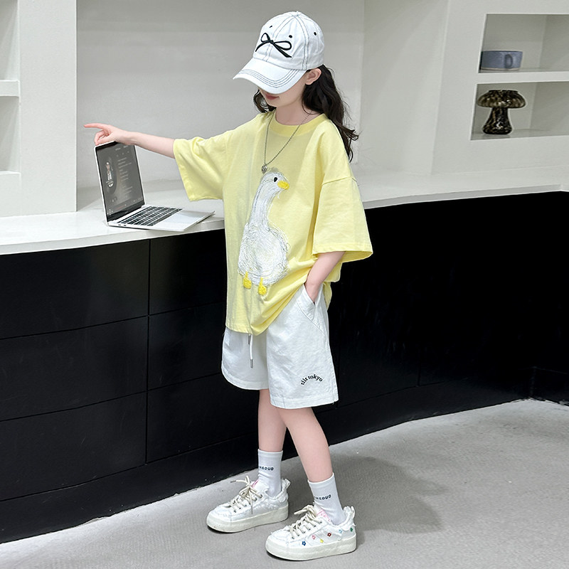 女童夏季休闲运动短袖套装洋气2026年新款中大童时髦白色短裤夏装