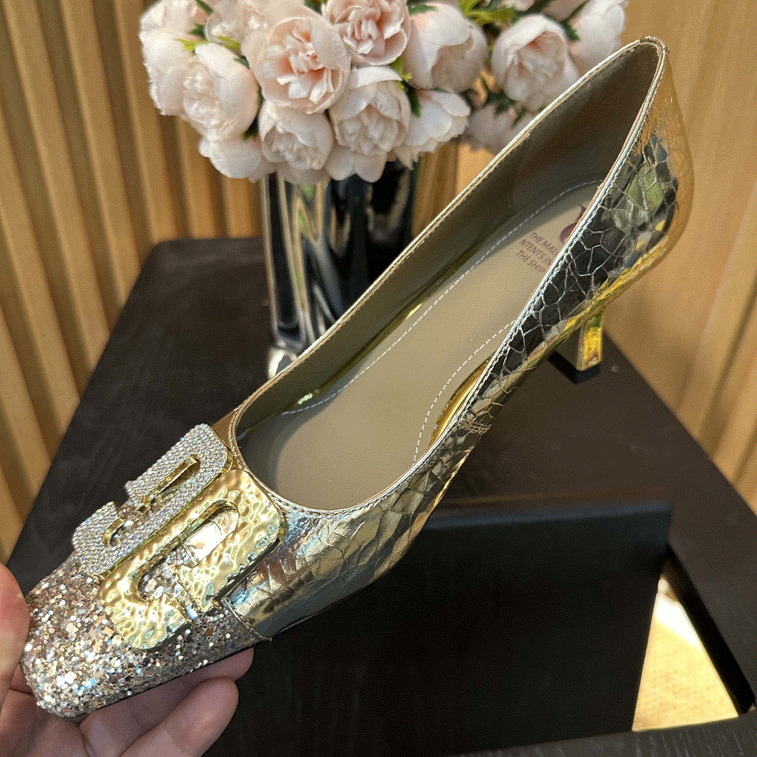 Harvis 2026春季新款爆裂纹压花方头水钻拼接款女士真皮单鞋6cm