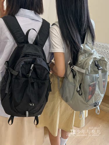 轻便款户外旅行双肩包