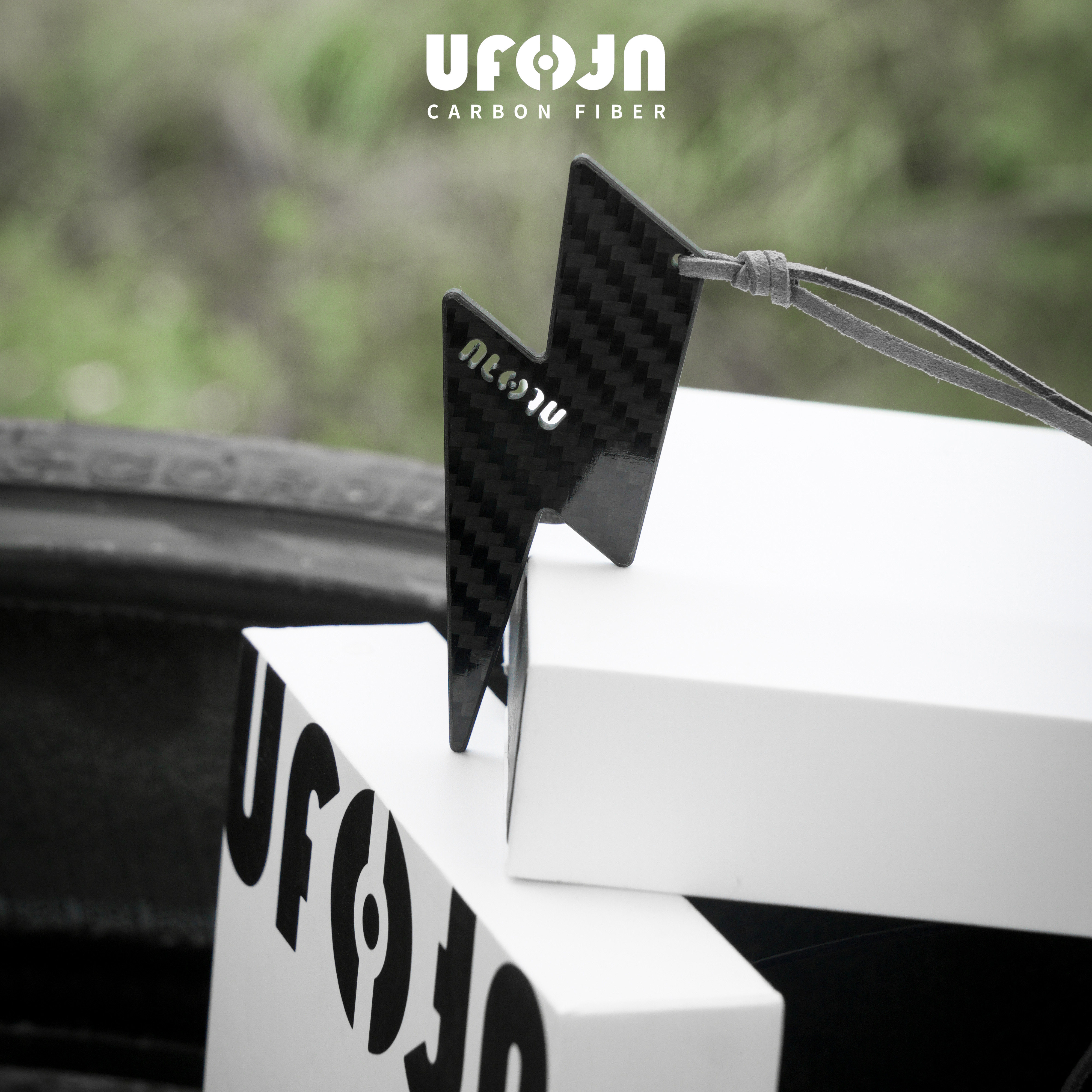 ufofn新款全碳纤维闪电时尚车挂图片
