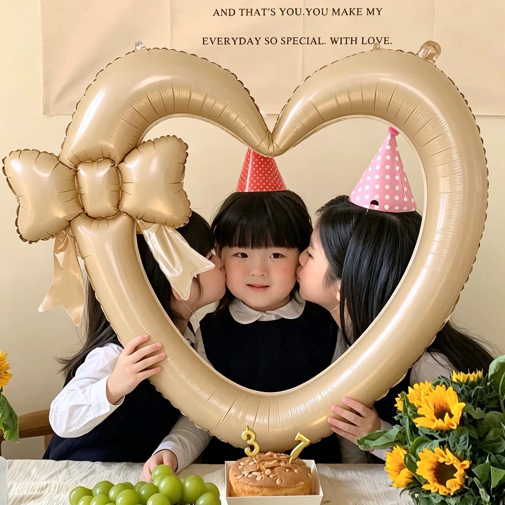 46寸蝴蝶结爱心相框铝膜气球生日派对场景装饰布置情人节拍照道具