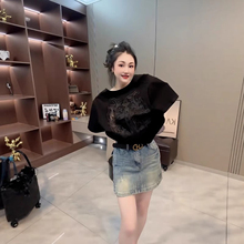 黑色正肩短袖t恤女夏季2025新款设计感后背刺绣镂空蕾丝拼接上衣