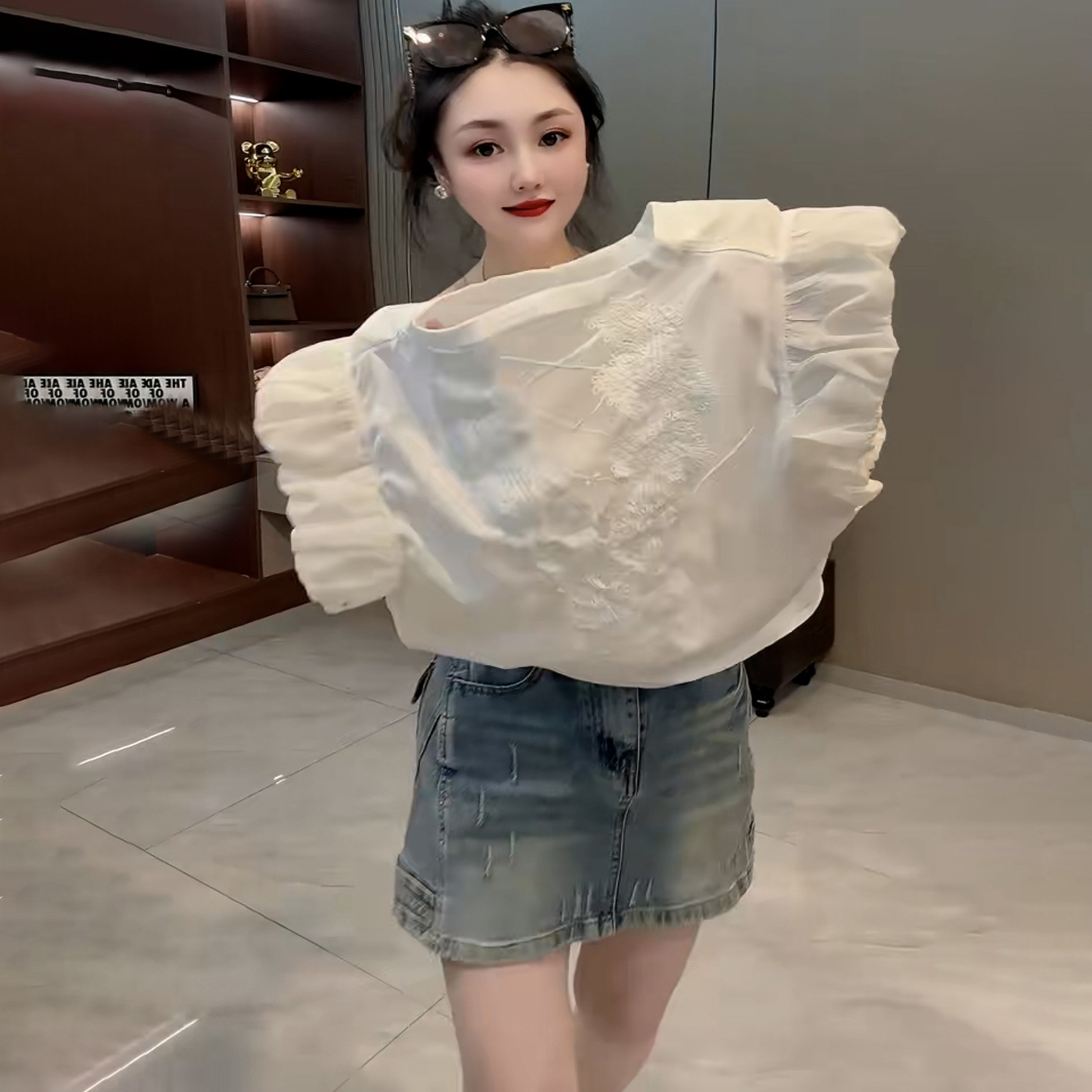 后背蕾丝镂空拼接泡泡袖t恤女