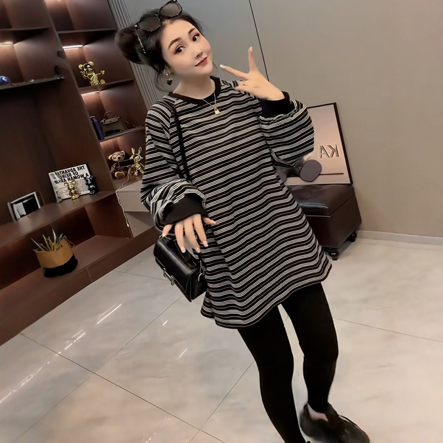 复古撞色条纹圆领套头卫衣女