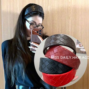 BV巴黎时尚头箍编织格纹仿羊皮发箍秋冬欧美款精致百搭女网红头饰