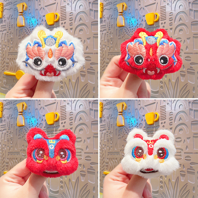 龙年国潮风醒狮毛绒胸针公仔