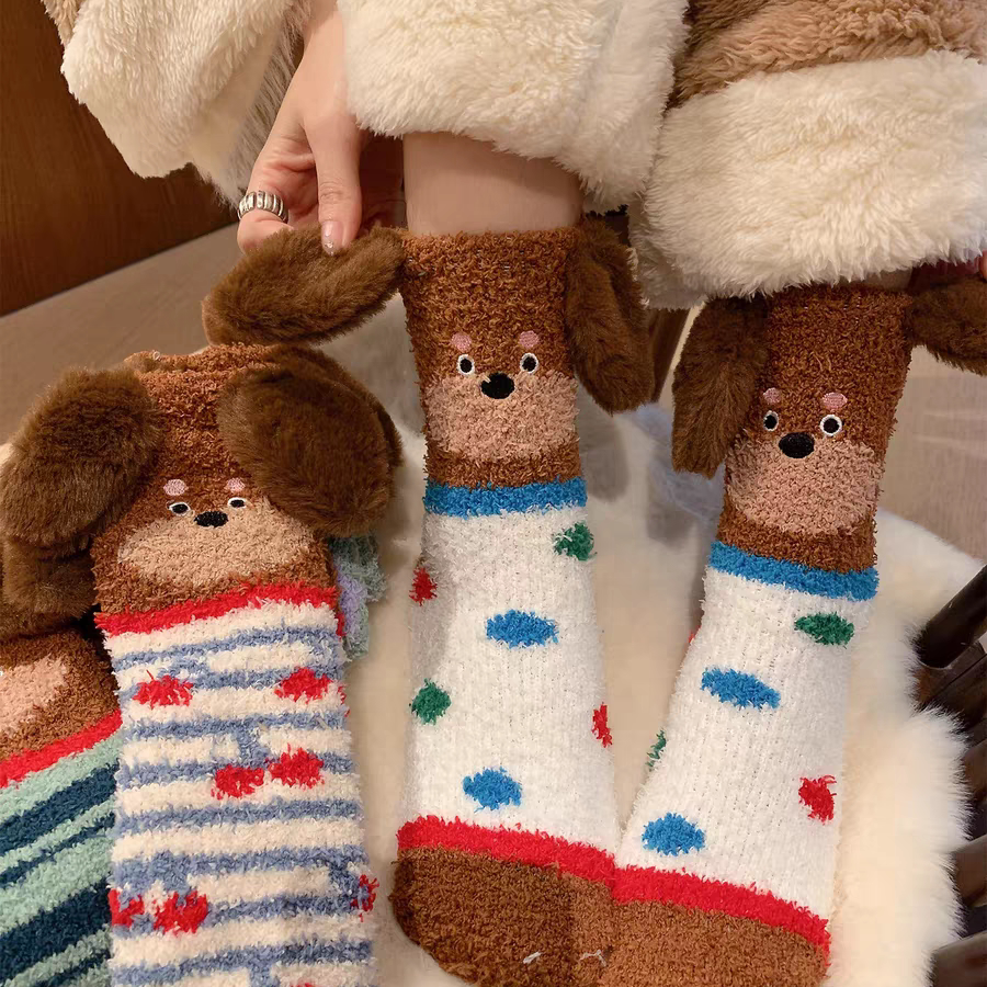 可爱卡通小狗中筒珊瑚绒袜女