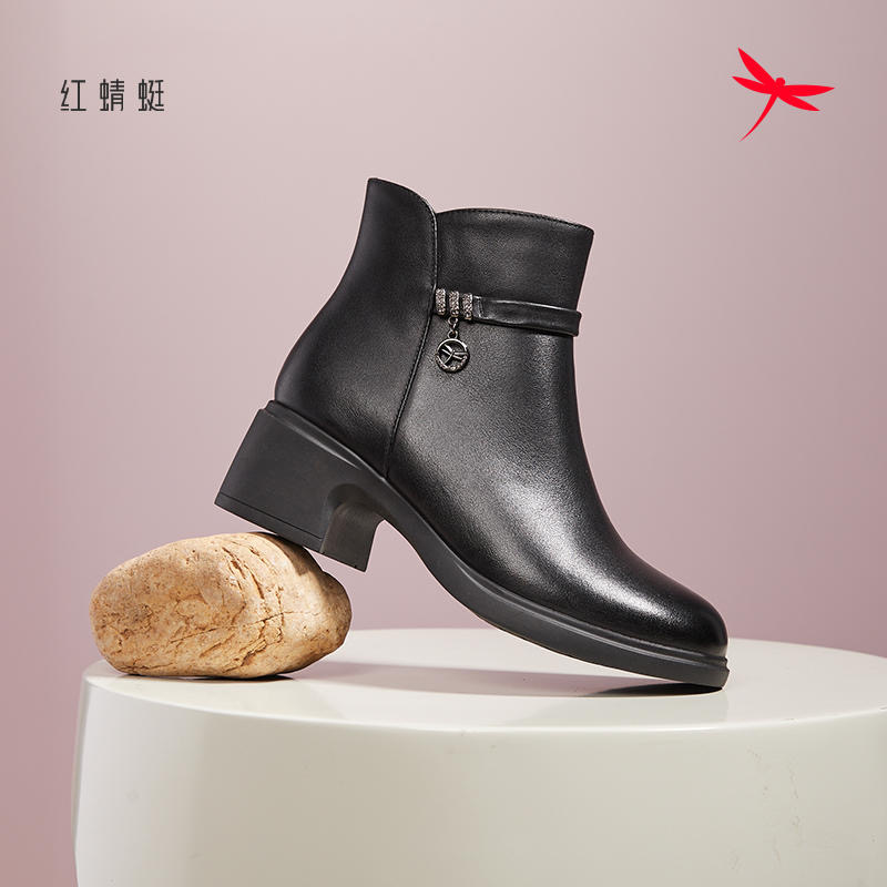 红蜻蜓冬季女短筒靴子羊羔毛保暖