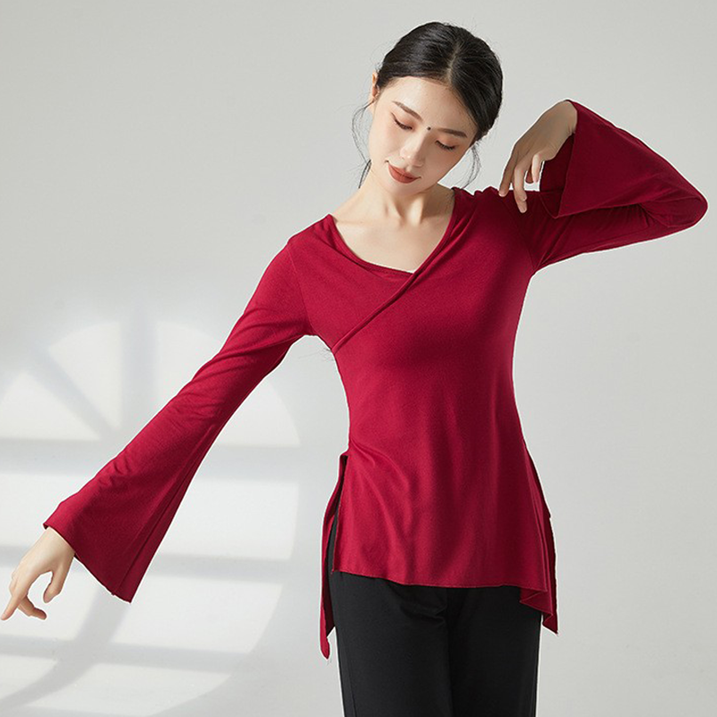 现代舞古典舞喇叭袖舞蹈练功服