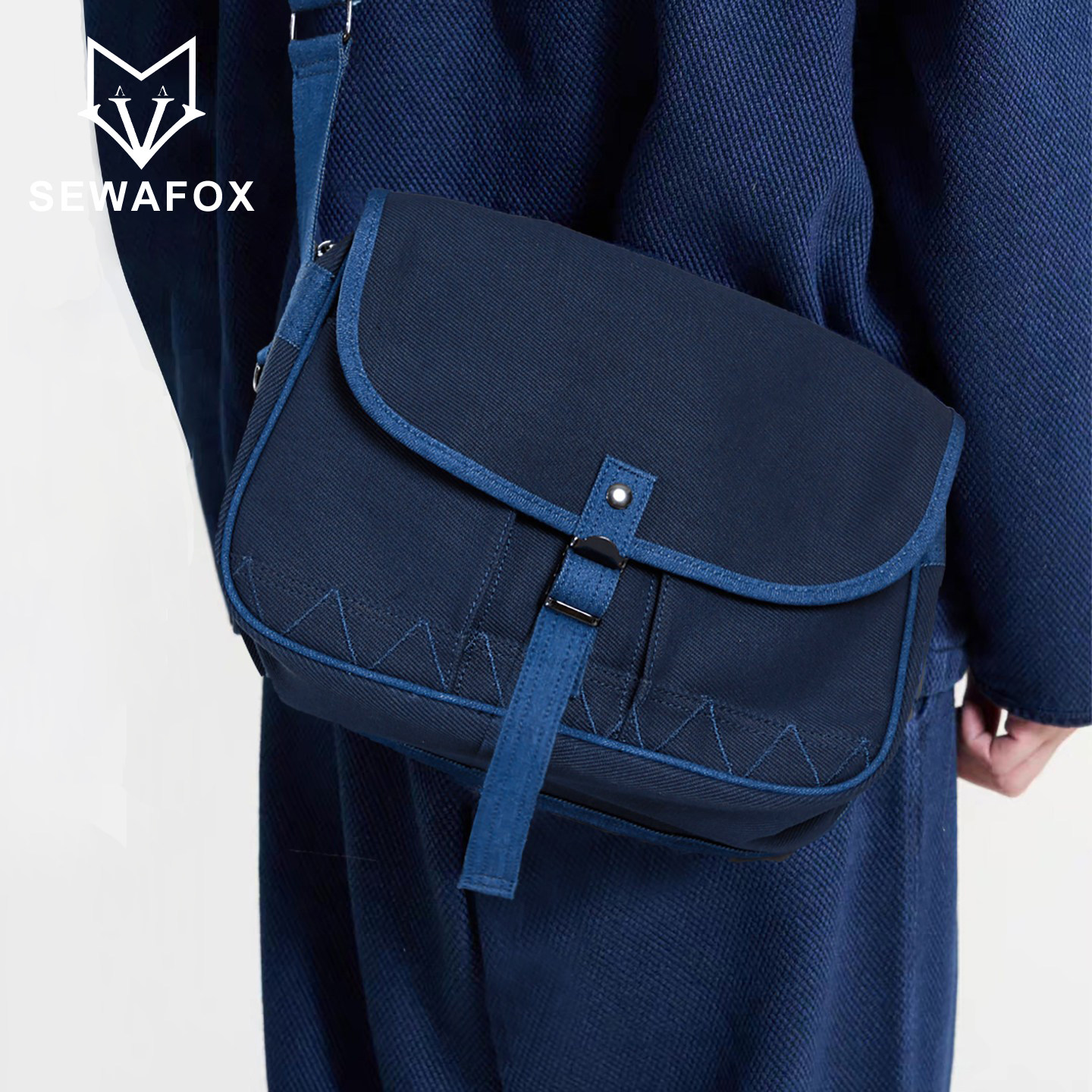 男士斜挎包靛蓝色日系简约通勤工装轻便男包外出大容量单肩帆布包