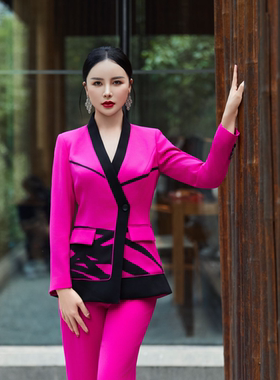 《桃之窈窈》系列---玫红色大v领西装上衣 72290A