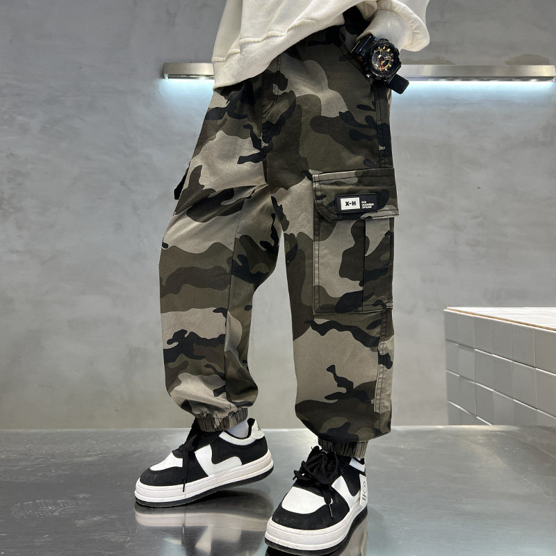 儿童迷彩工装裤春秋款2026中大童帅气休闲裤男女宝宝宽松束脚裤潮