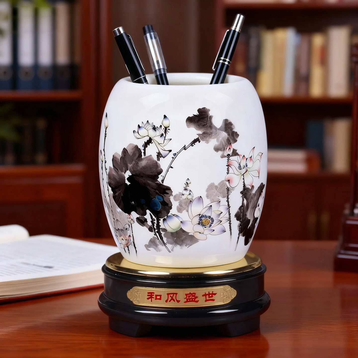 陶瓷笔筒荷花旋转办公桌面收纳文具瓷器礼品摆件创意马到成功