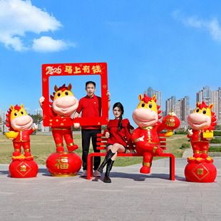 新年生肖马雕塑吉祥物2026年商场美陈网红打卡玻璃钢摆件拍照装饰