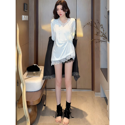 高级感内搭白色长袖宽松休闲上衣潮蕾丝拼接V领打底t恤女早秋春季