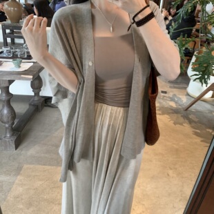 她来了复古馆纯欲淑女防晒披肩晚晚风慵懒灰色套装裙显瘦三件套装