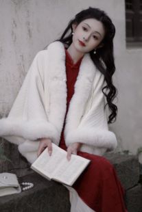 她来了复古馆订婚结婚年会过年旗袍新中式披肩日常加厚加绒外套