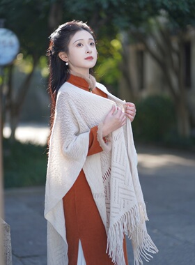 她来了复古旗袍披肩开衫秋冬季外搭女百搭针织长款流苏披风围巾