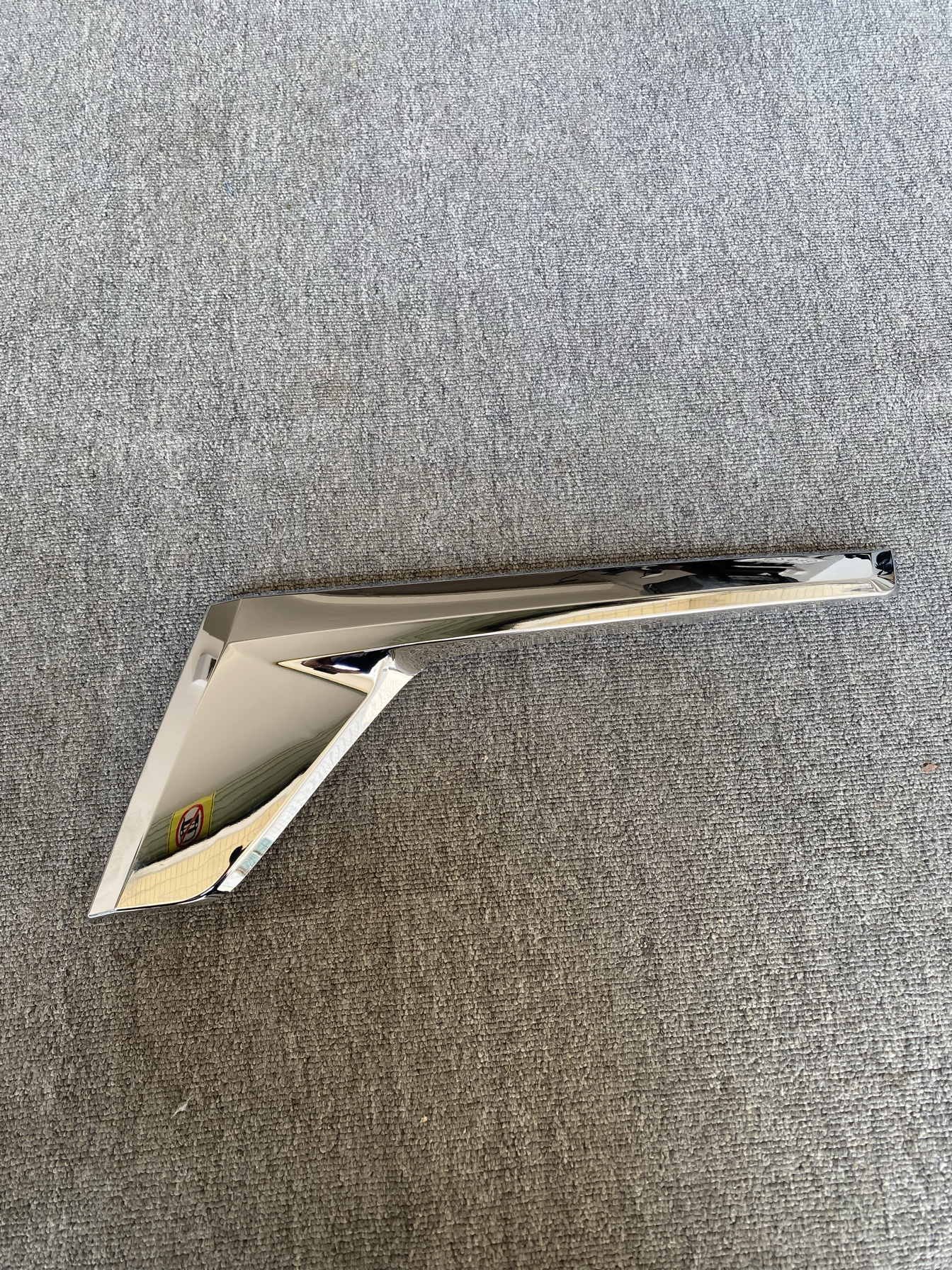 适用于16-17款兰德酷路泽 LC200大灯饰条 中网饰条大灯亮条