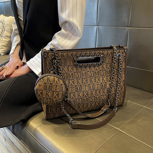 香港品牌2025新款真皮包包女