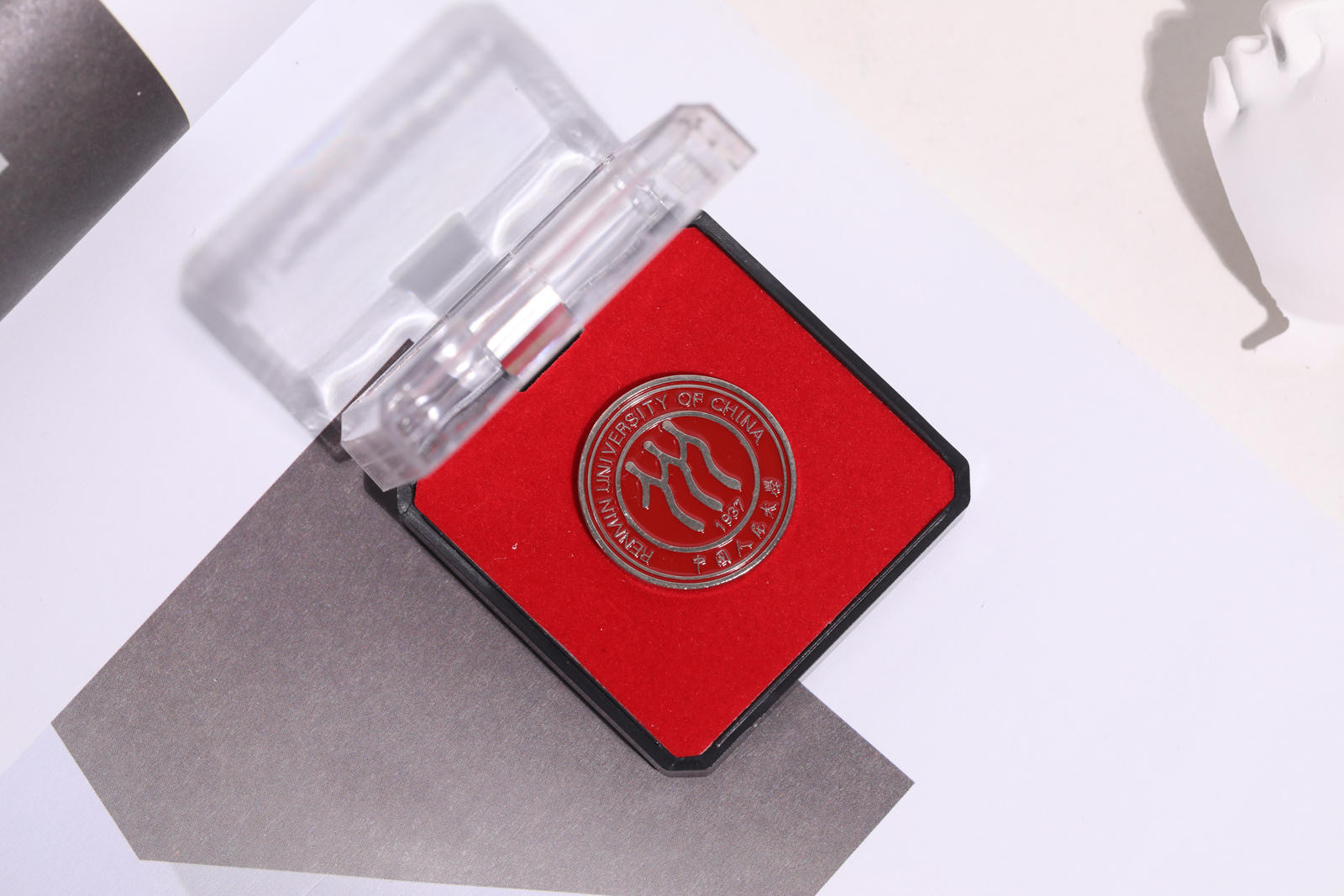 中国人民大学校徽 人大校徽 中国人大校徽 中国人民大学纪念品