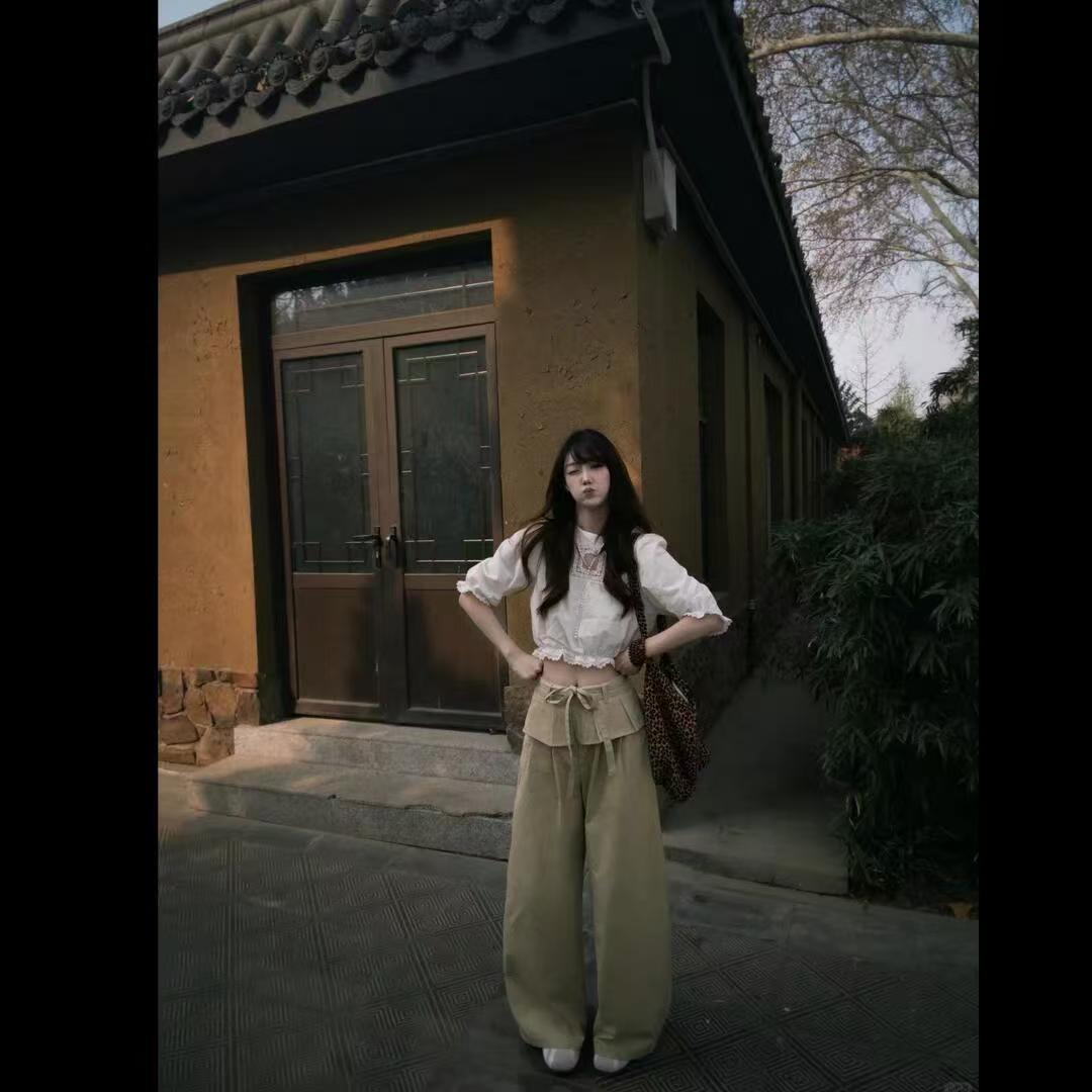 初夏绝美漂亮套装2026新款小众设计蕾丝短款衬衫屁帘休闲裤两件套