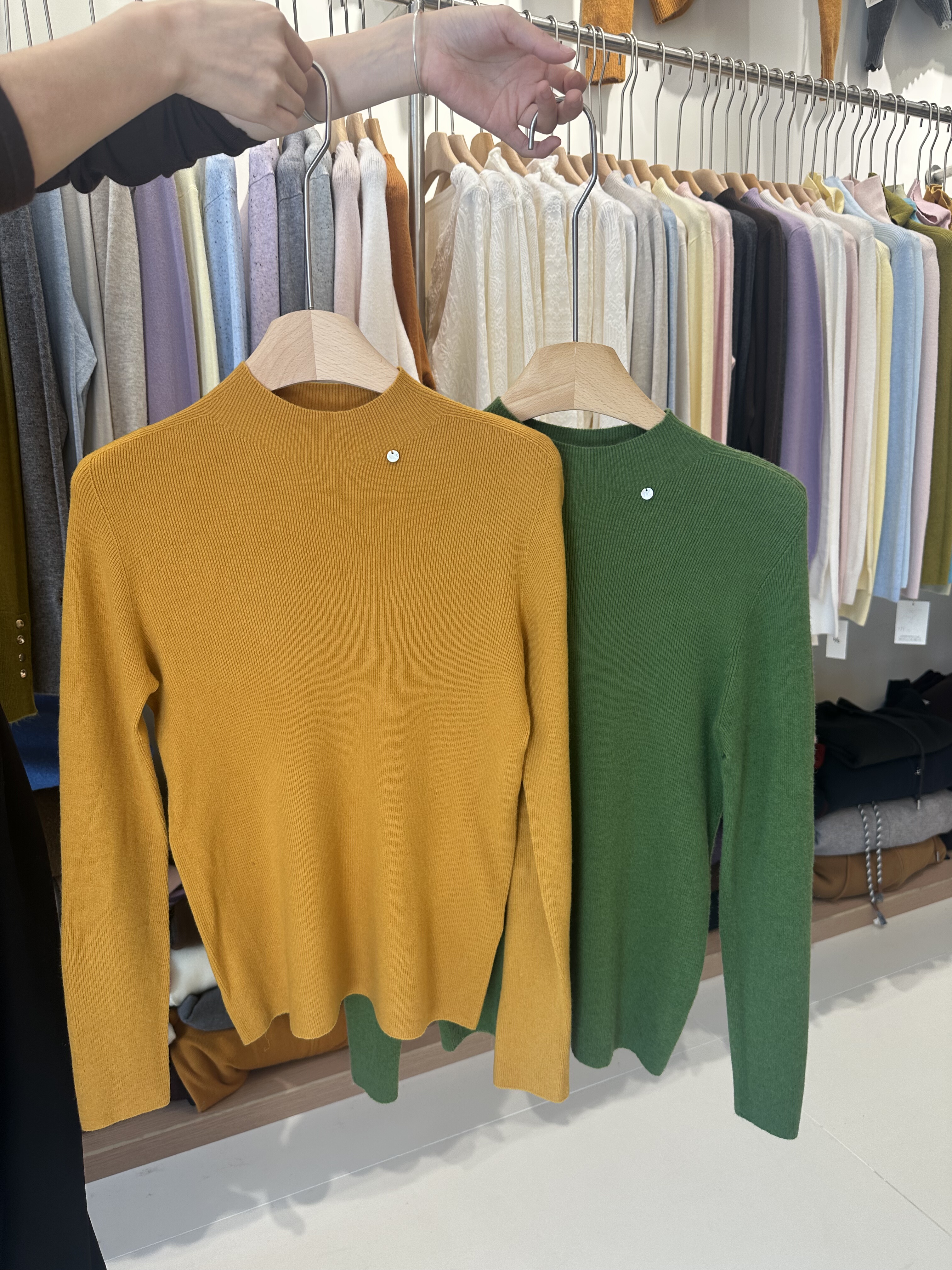 半高领修身一体绒保暖长袖毛衣打底衫女叠穿短款毛衫2025冬季新款,女装/女士精品,羊绒衫,淘宝优惠券,粉丝福利购,淘宝优惠卷