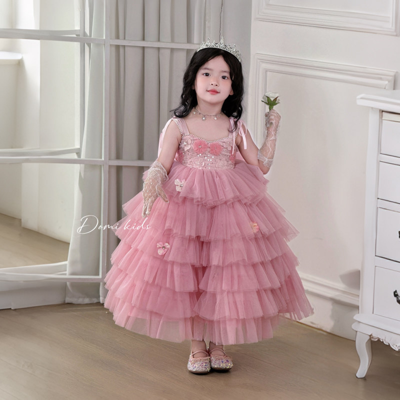 女童公主裙夏季2026新款洋气儿童生日礼服粉色吊带蛋糕蓬蓬连衣裙