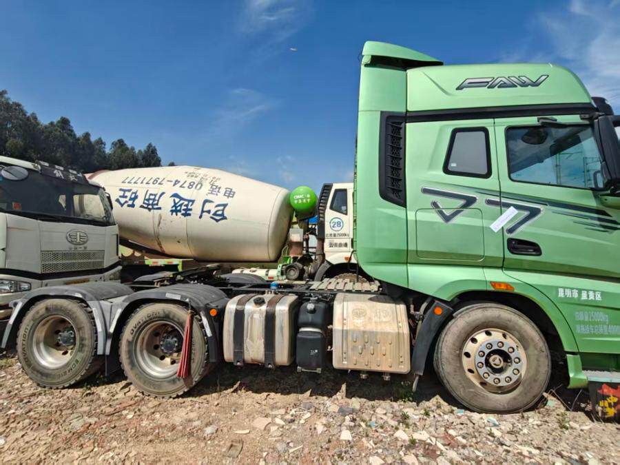 4月24日昆明市车牌号为云AN3332的解放牌重型半挂牵引车网络拍卖公告