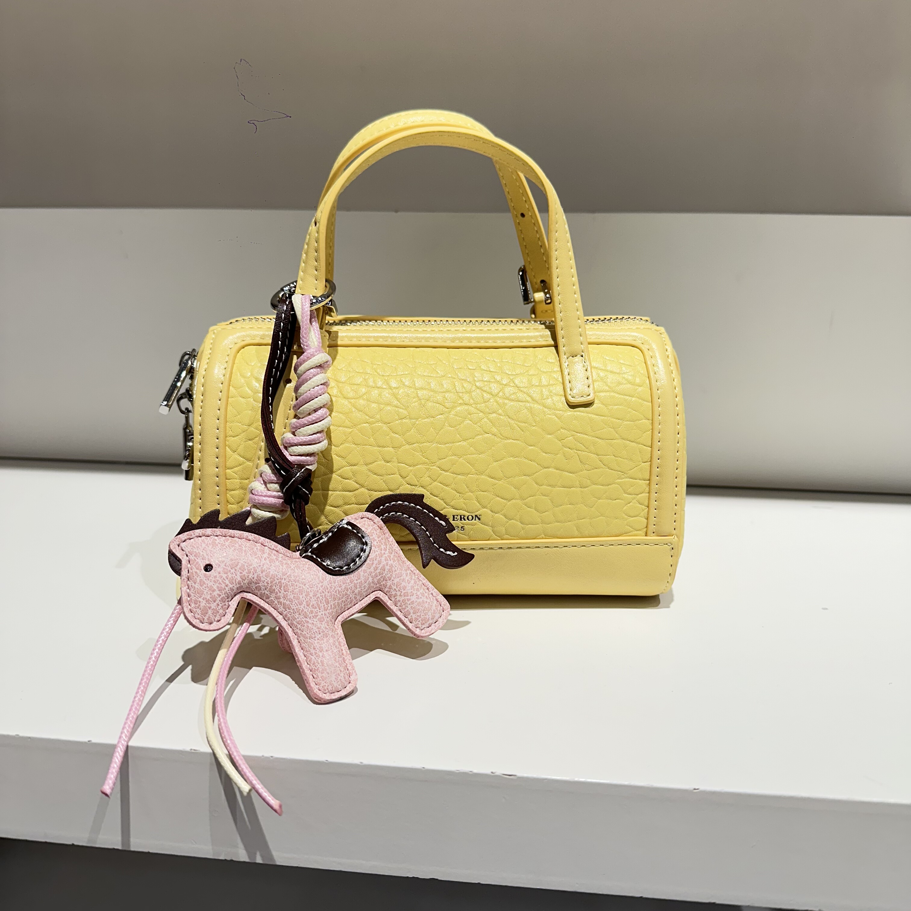 新款时尚手提枕头包轻便百搭通勤软皮斜挎包休闲女包韩版洋气小众