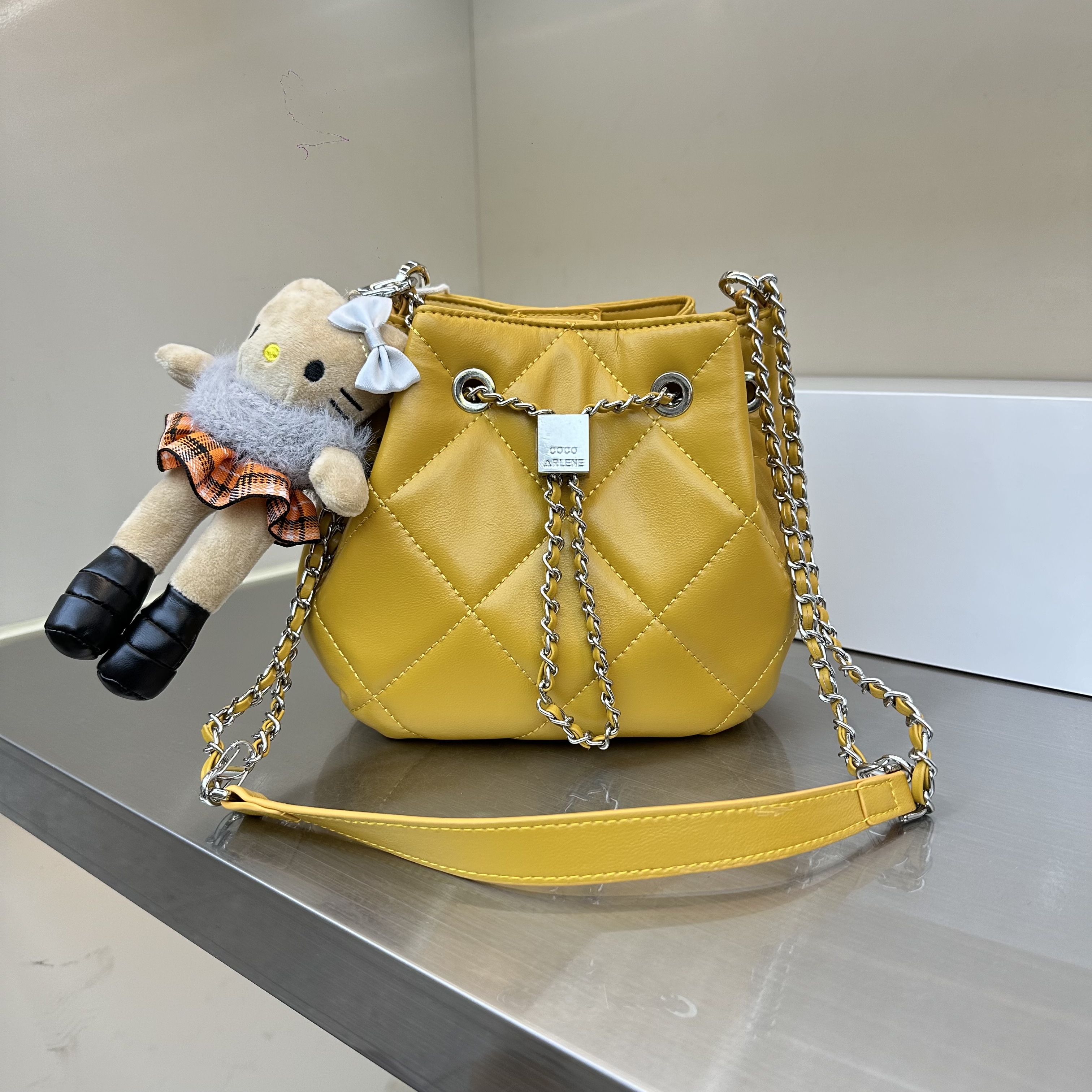 小香风菱格链条抽绳新款复古休闲慵懒风单肩水桶包时尚简约斜挎包