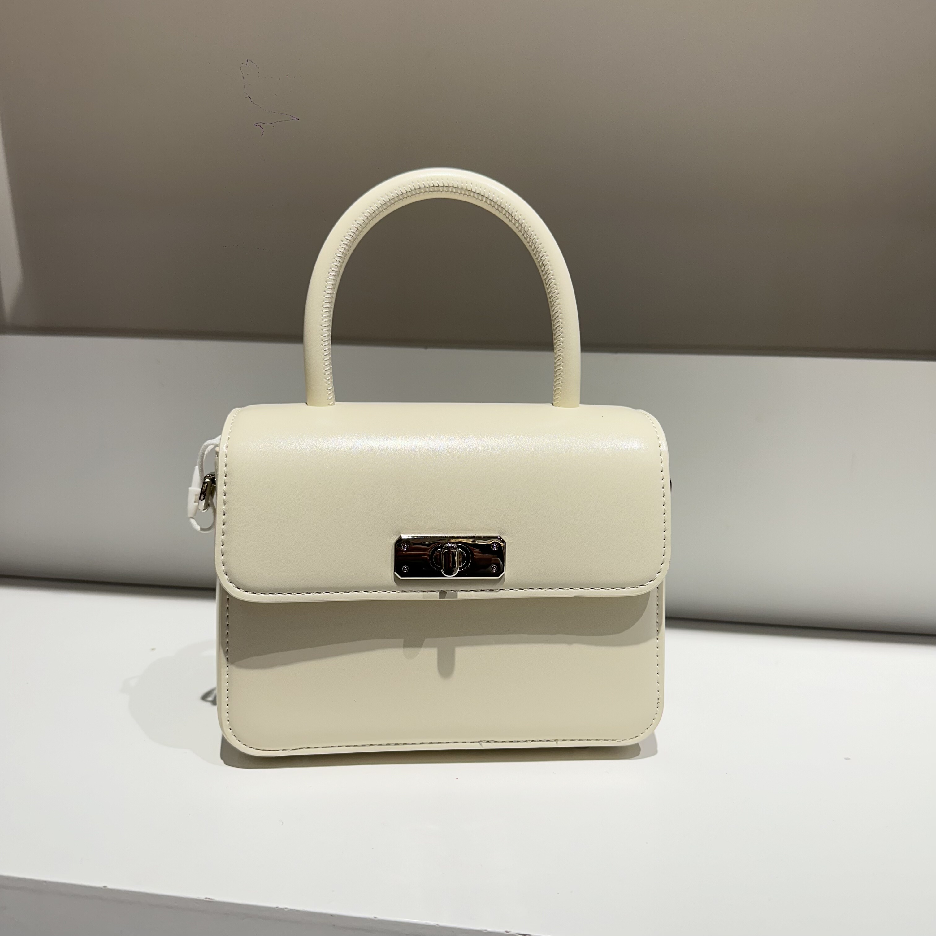 锁扣翻盖定型新款复古休闲手提轻便箱子包斜挎包实用百搭纯色韩版,箱包皮具/热销女包/男包,通用款女包,淘宝优惠券,粉丝福利购,淘宝优惠卷