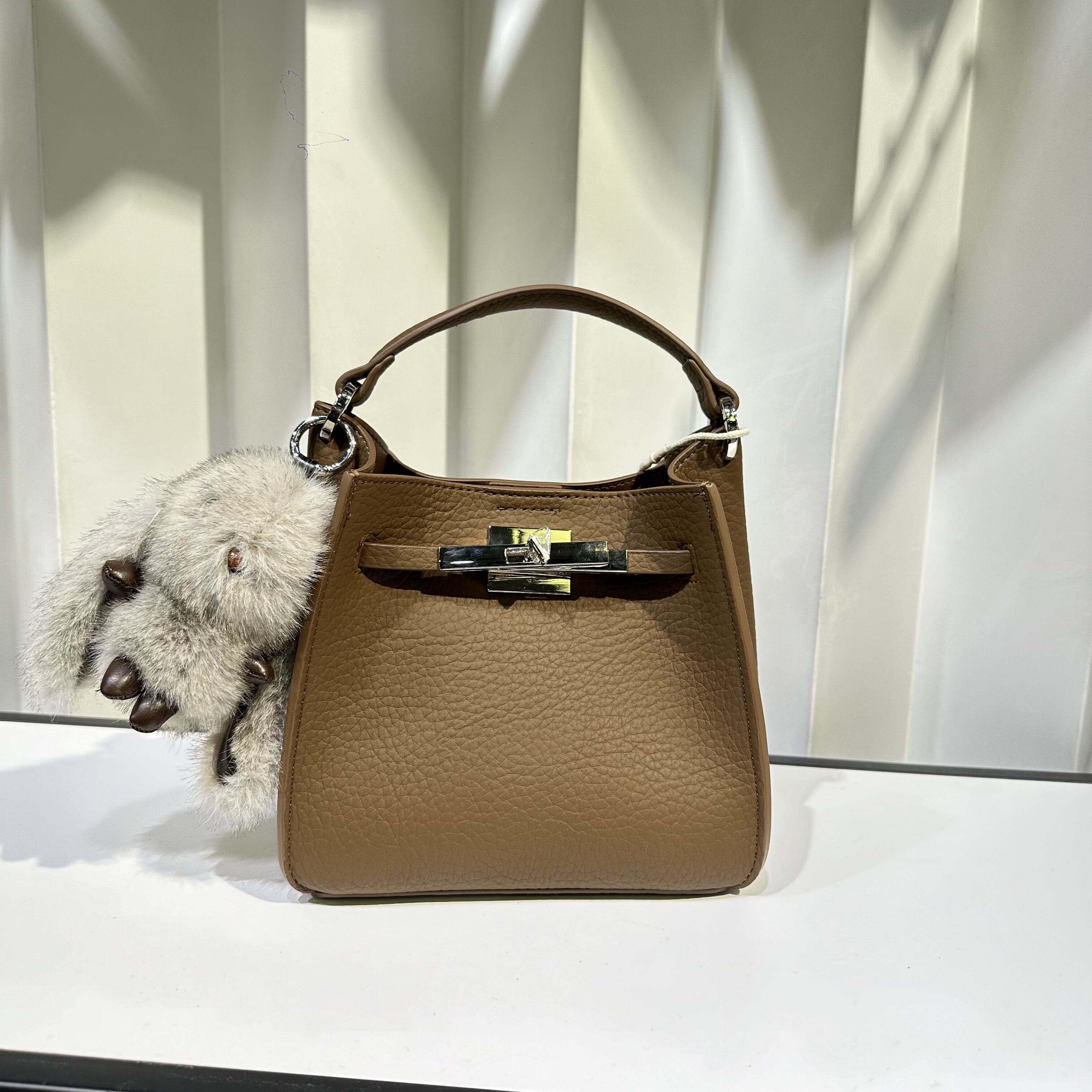 美缇新款兔子挂饰复古休闲手提定型凯莉包时尚简约斜挎子母包韩版