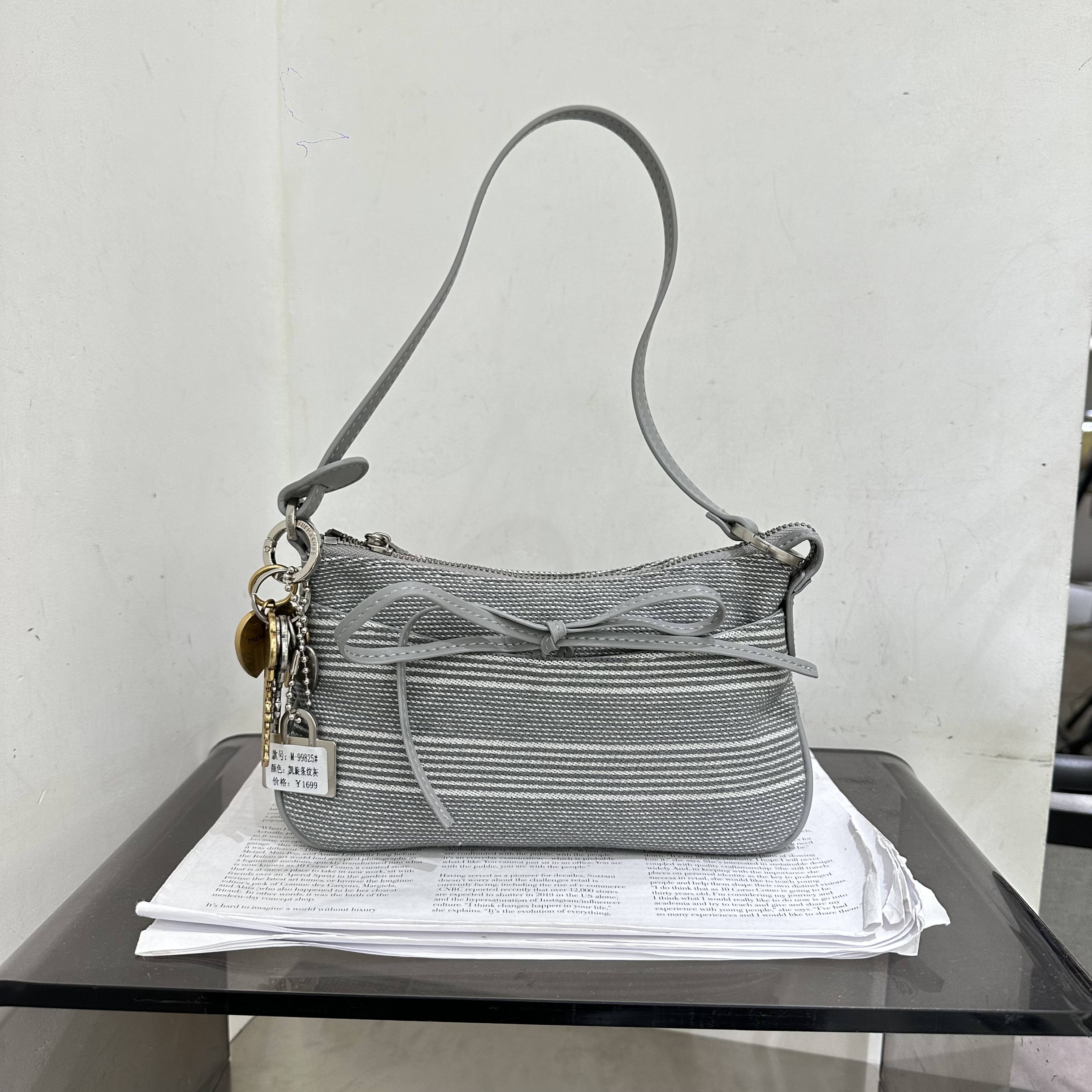 玛莎新款条纹帆布蝴蝶结装饰横版法棍包轻便休闲时髦斜挎洋气小众