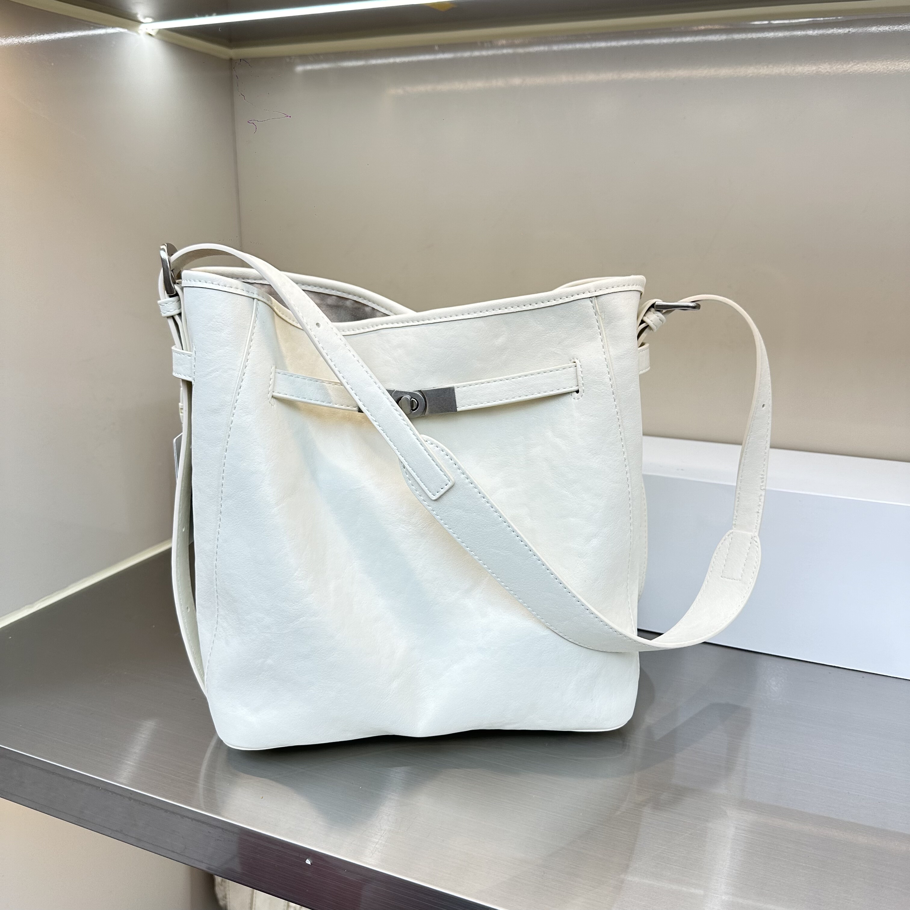 新款复古休闲慵懒风软皮分层实用竖款托特包单肩斜挎包实用时尚包