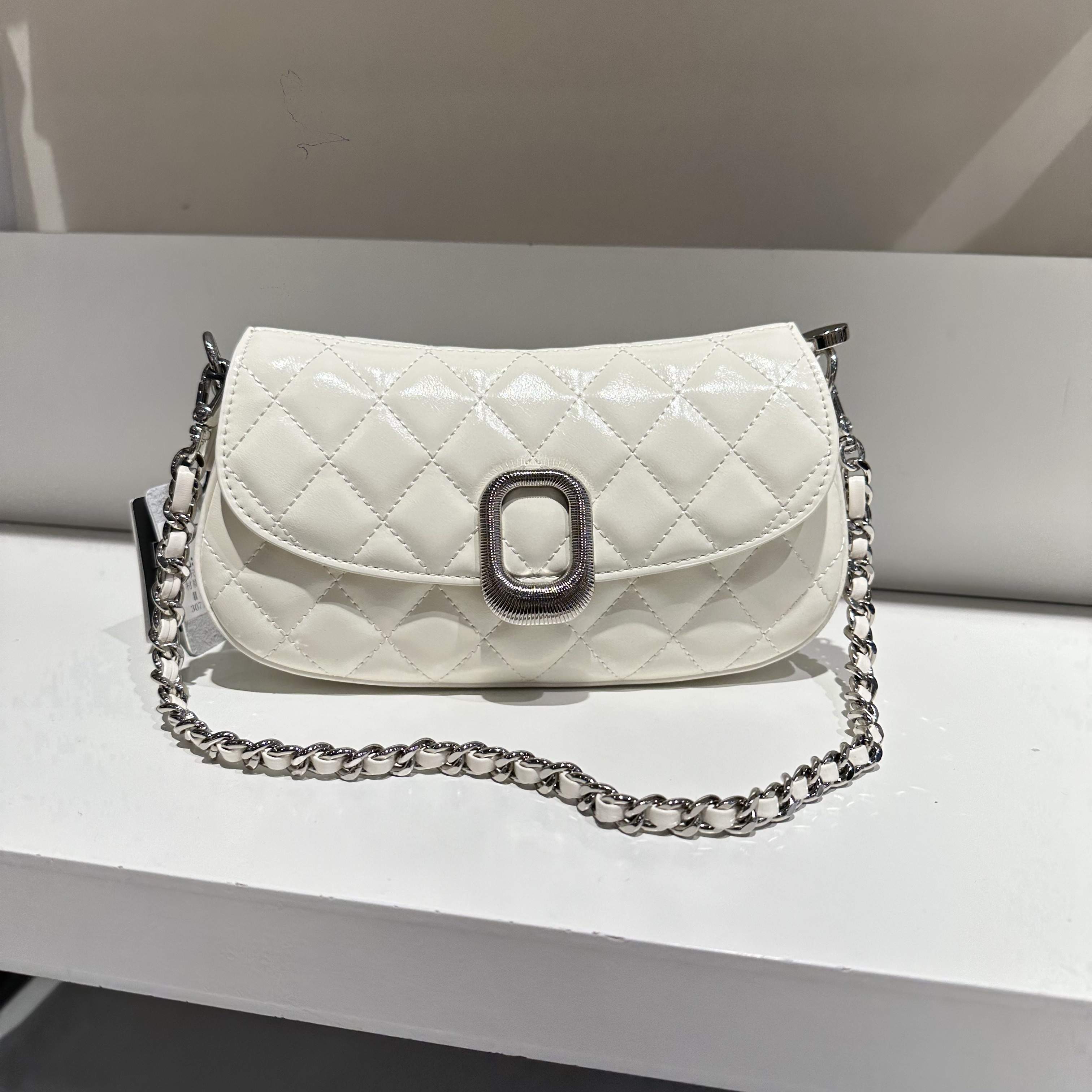 新款时尚黑白色菱格链条腋下单肩包女洋气月牙包百搭休闲斜挎包