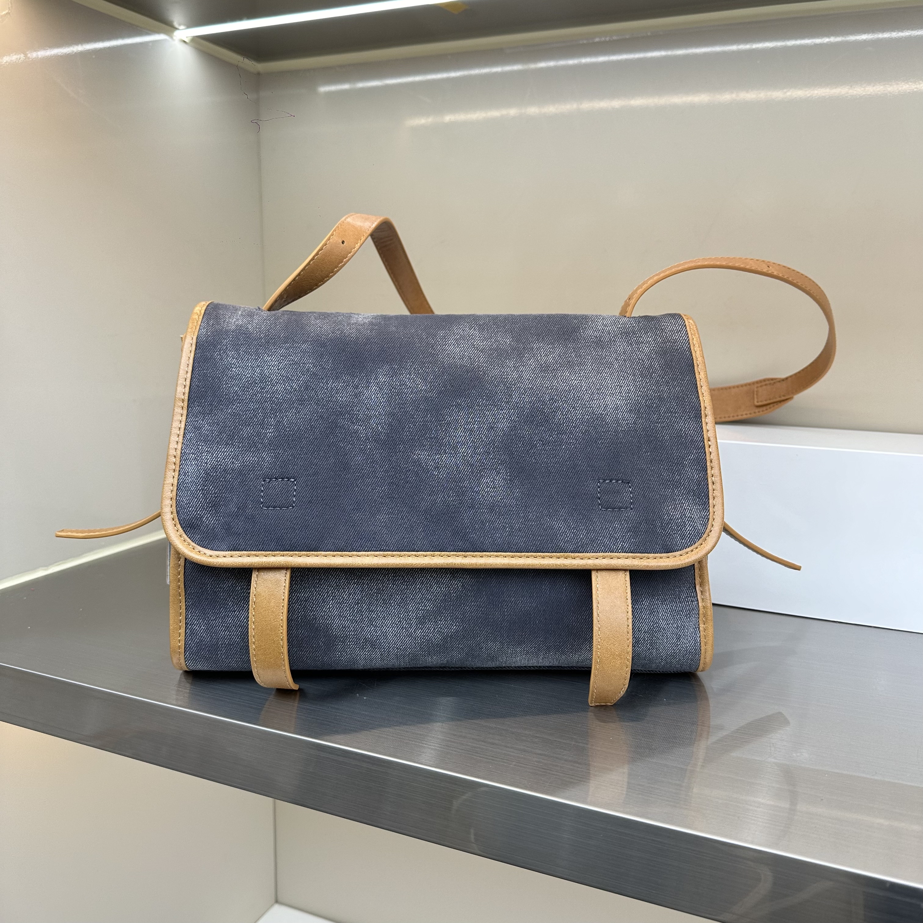 撞色翻盖复古软皮牛仔包大容量新款时尚轻便小众潮时尚休闲斜挎女