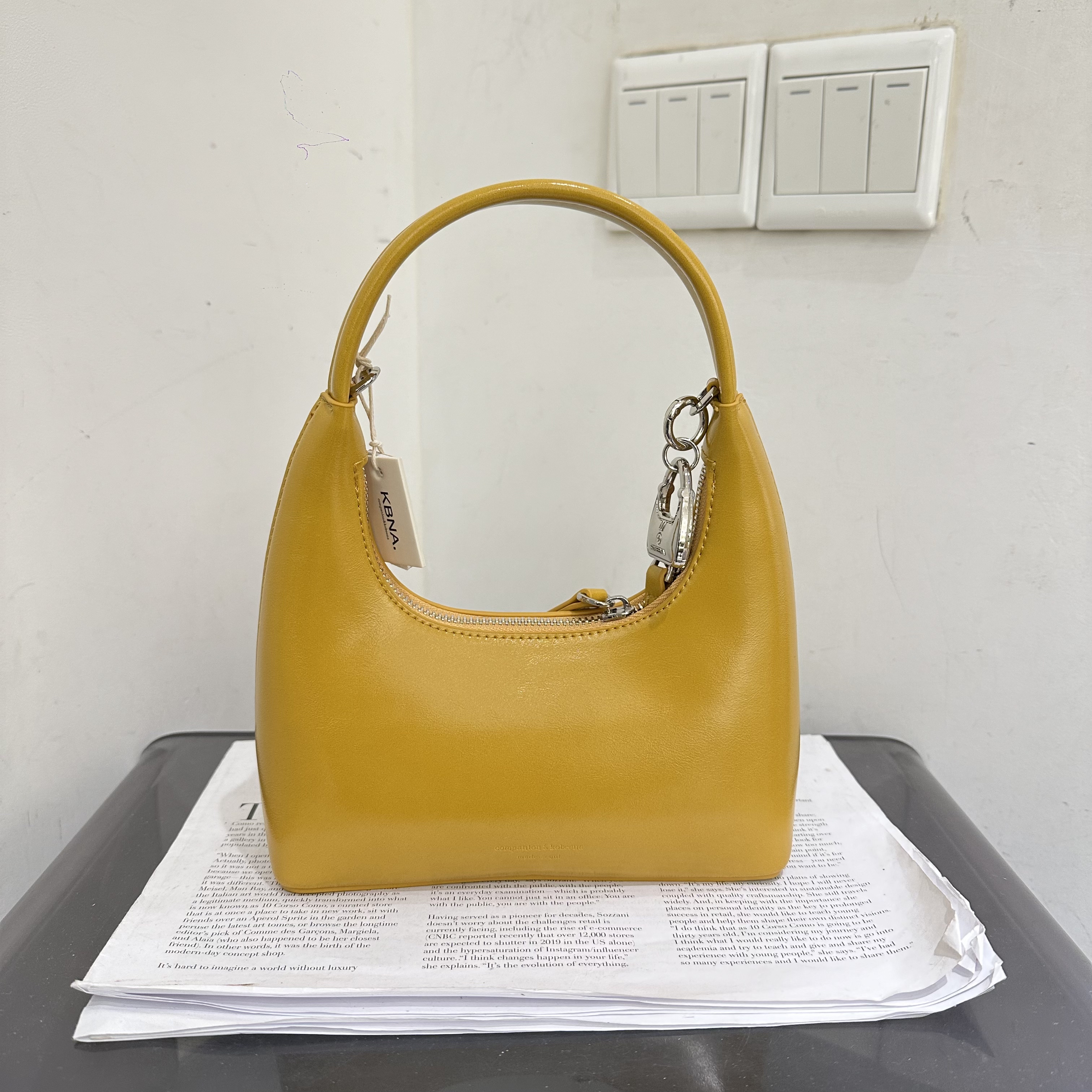 可彼娜新款复古休闲慵懒风软皮手提月牙包斜挎女包纯色简约包韩版