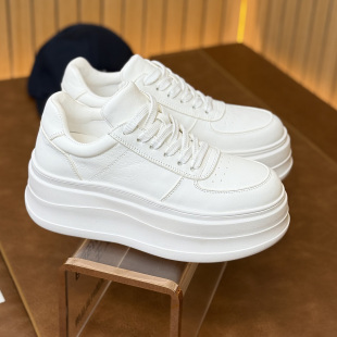 真皮加绒平底厚底增高6cm小白鞋女款2025新款秋冬百搭轻便松糕鞋