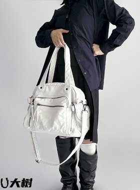 YAU大树 白色特别设计感机车包做旧复古拖特包多隔层单肩斜挎包
