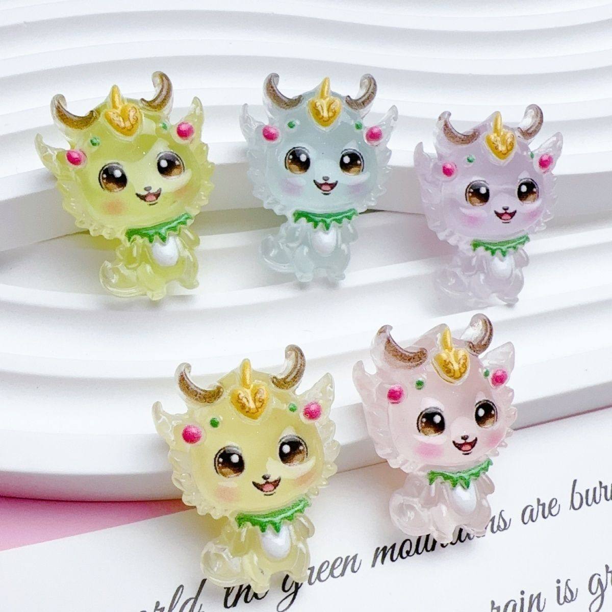 夜光卡通龙宝宝树脂配件diy奶油胶玩具自制手机壳水杯贴发夹配件,玩具/童车/益智/积木/模型,奶油胶/树脂DIY配件,淘宝优惠券,粉丝福利购,淘宝优惠卷